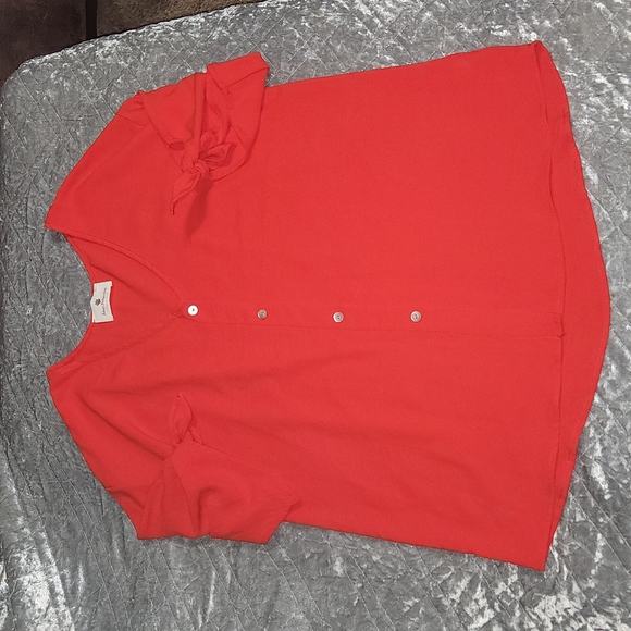 Betsy's Boutique Shop Red Short Sleeve with Bows Button Down V- Neck Top. - Picture 1 of 9